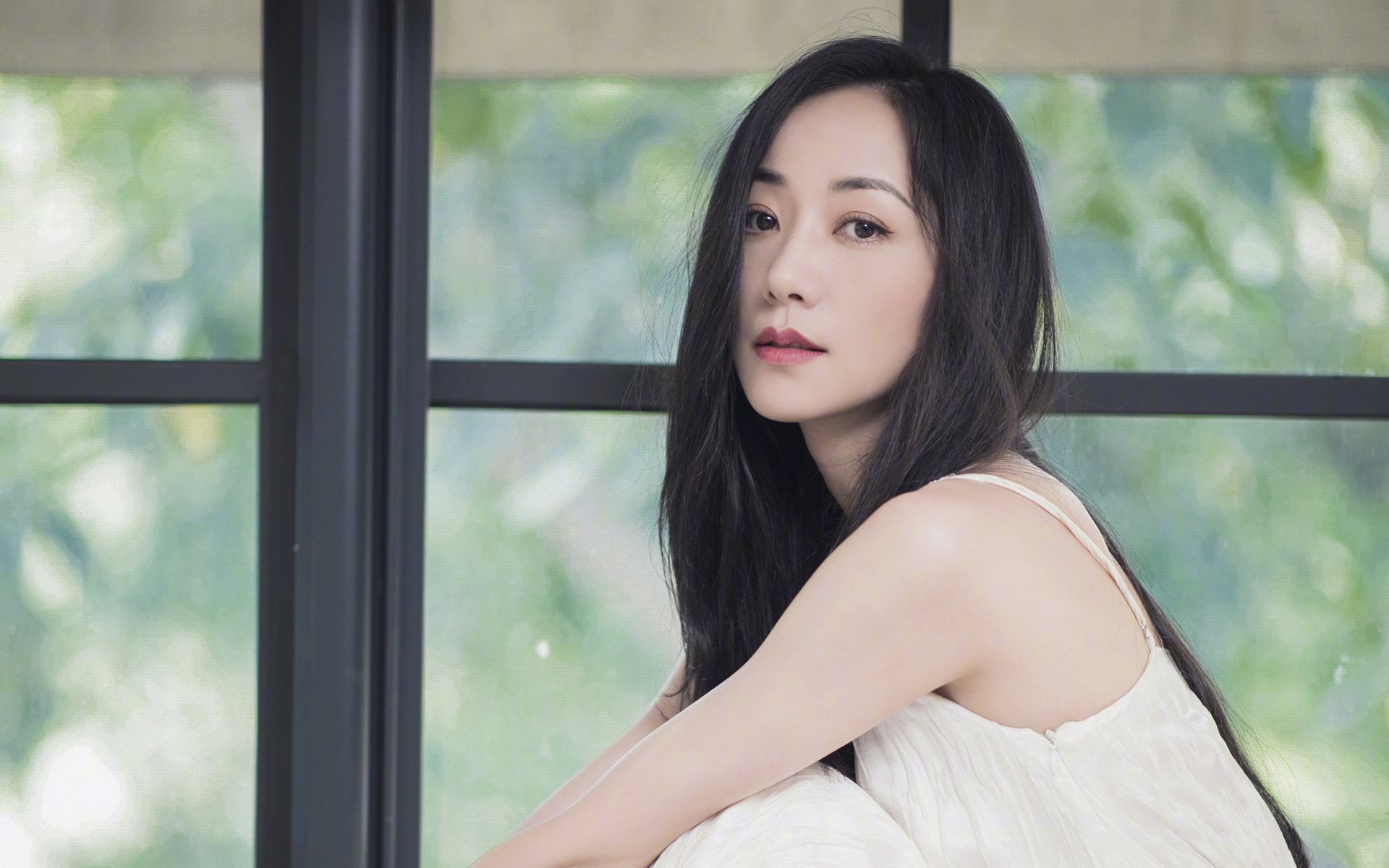 罗马边路渗透打破防守平衡制造空档，罗马防线