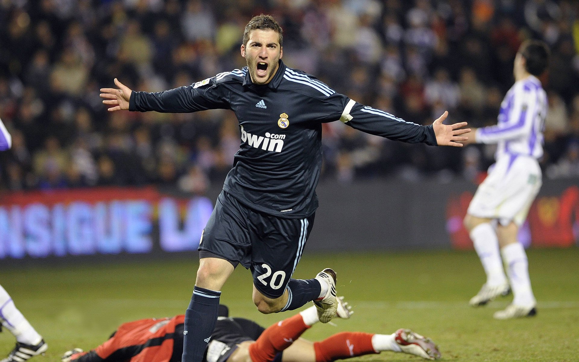 5分钟决胜：最后段比赛激烈拼抢，谁能笑到最后？，五分钟比赛